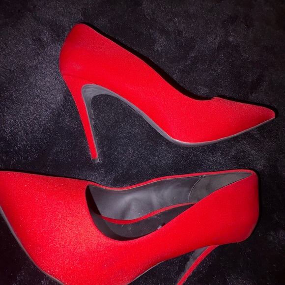 Elegant Red Stiletto Heels - Picture 5 of 10